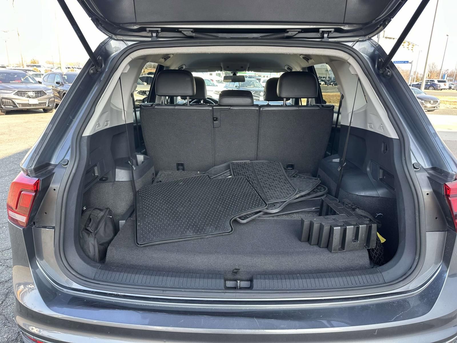 Used 2018 Volkswagen Tiguan SE image 12