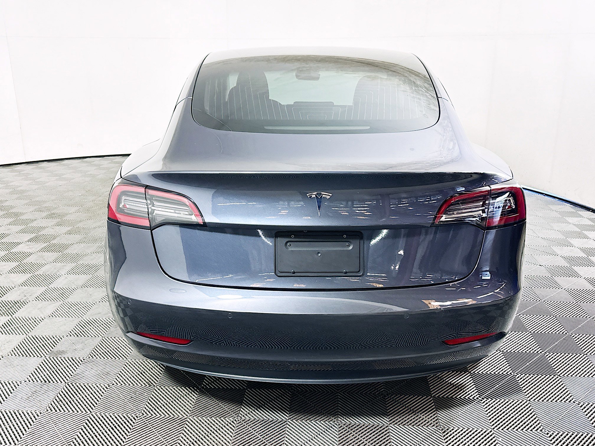 Used 2020 Tesla Model 3 Standard Range Plus RWD image 4