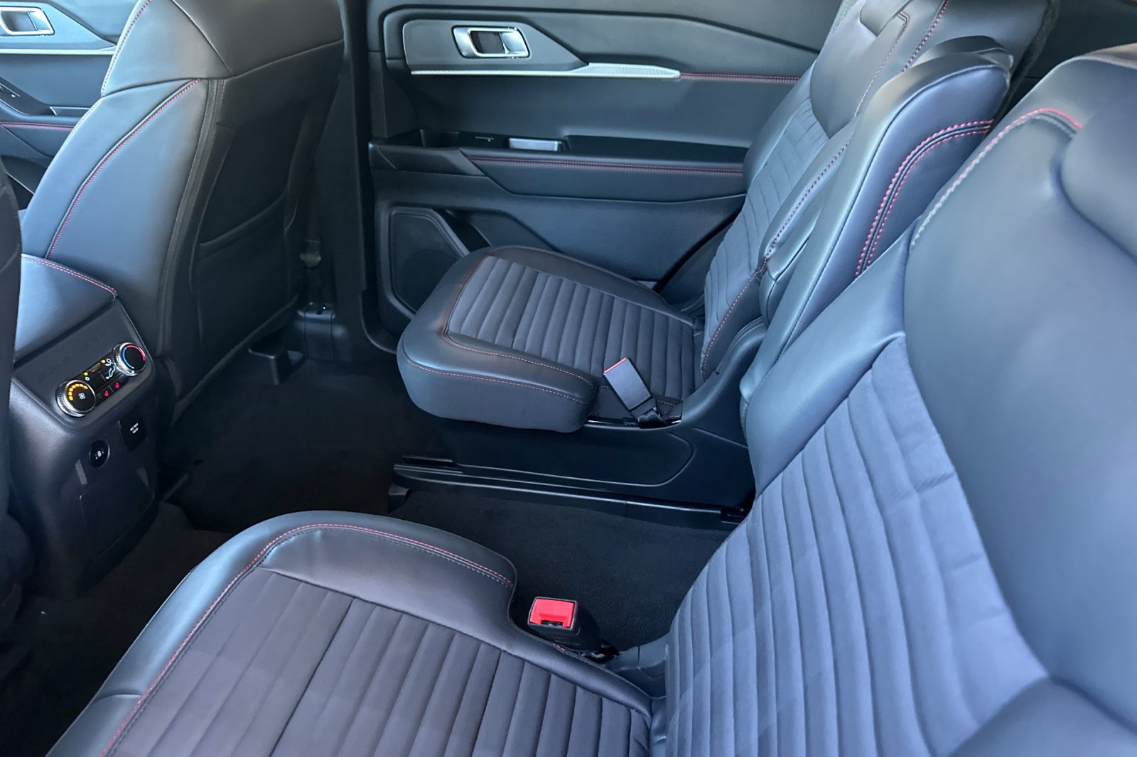New 2027 Ford Explorer ST-Line w/ Premium Package AWD/4WD image 12