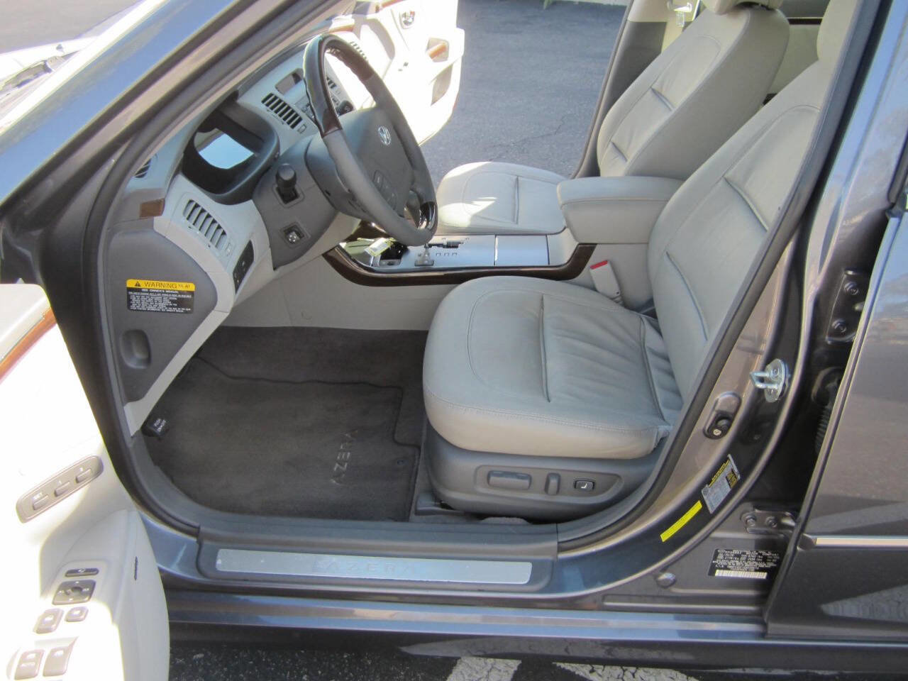 Used 2011 Hyundai Azera Limited FWD image 24