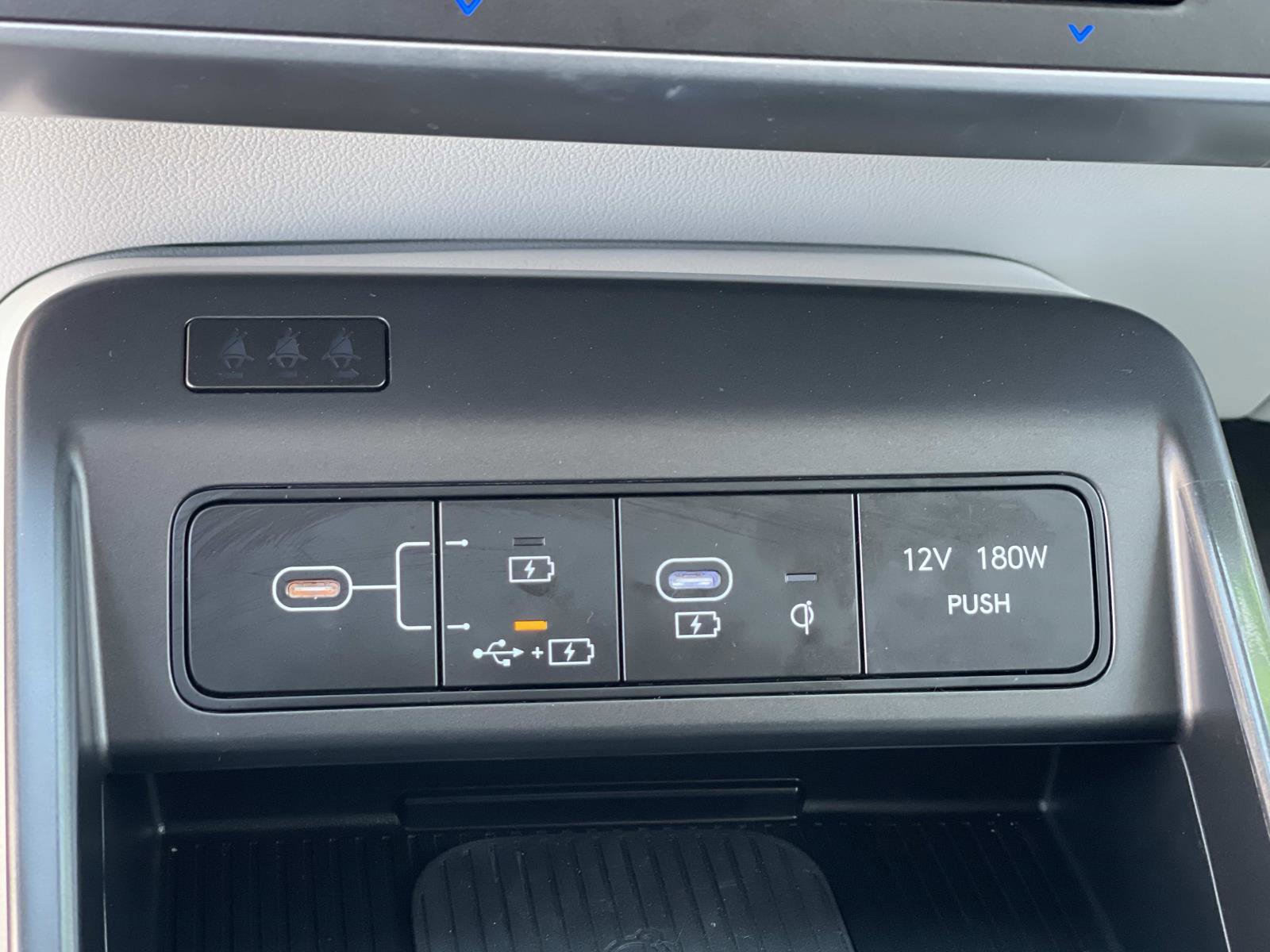 Certified 2025 Hyundai Kona SEL image 13