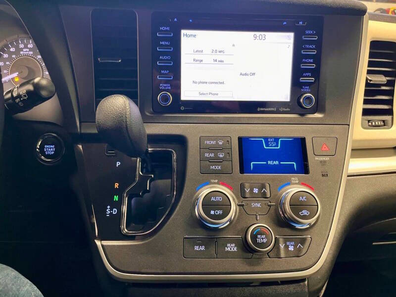 Used 2020 Toyota Sienna LE w/ LE Preferred Package AWD/4WD image 11