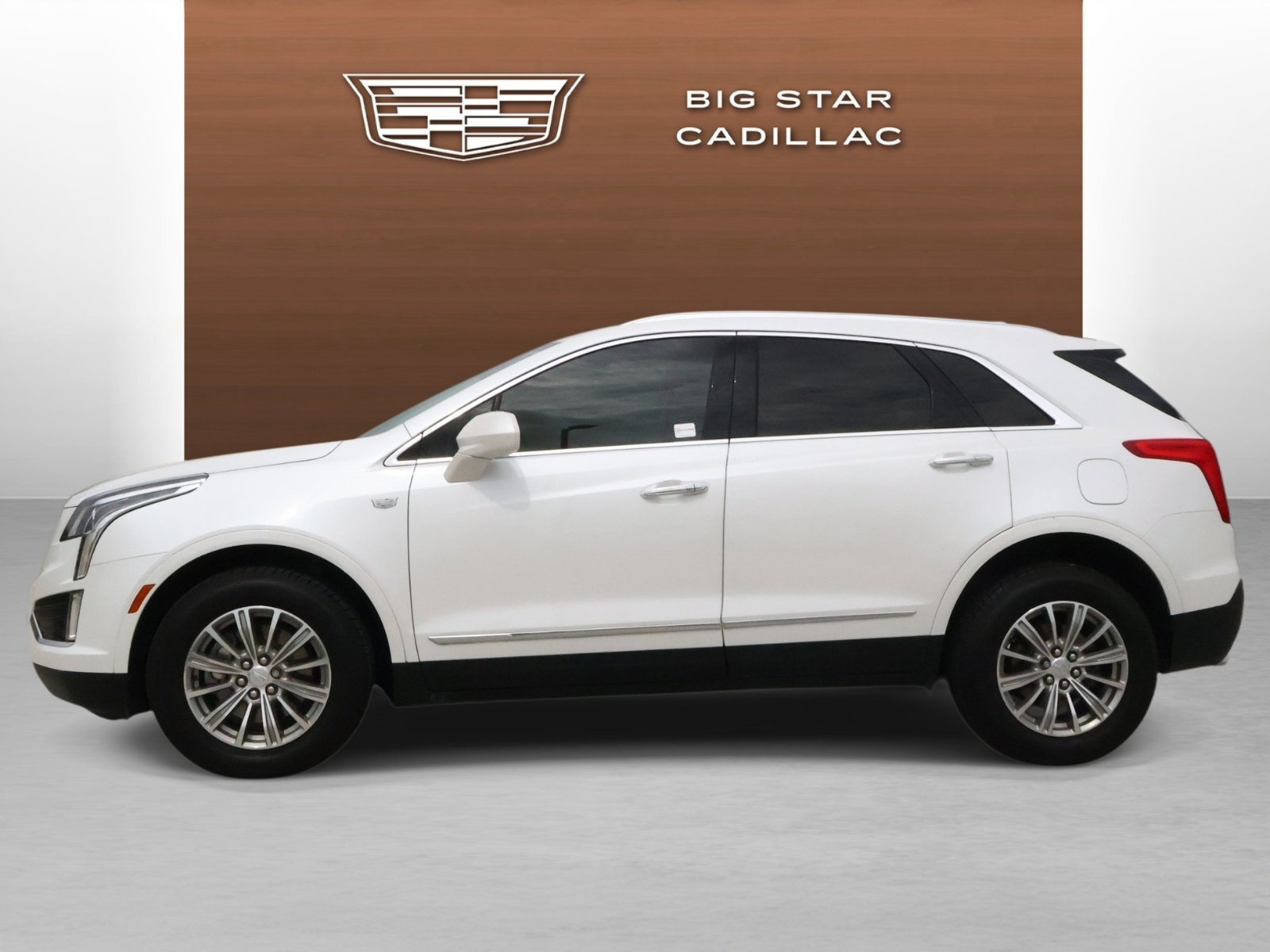 Used 2019 Cadillac XT5 Luxury FWD image 2