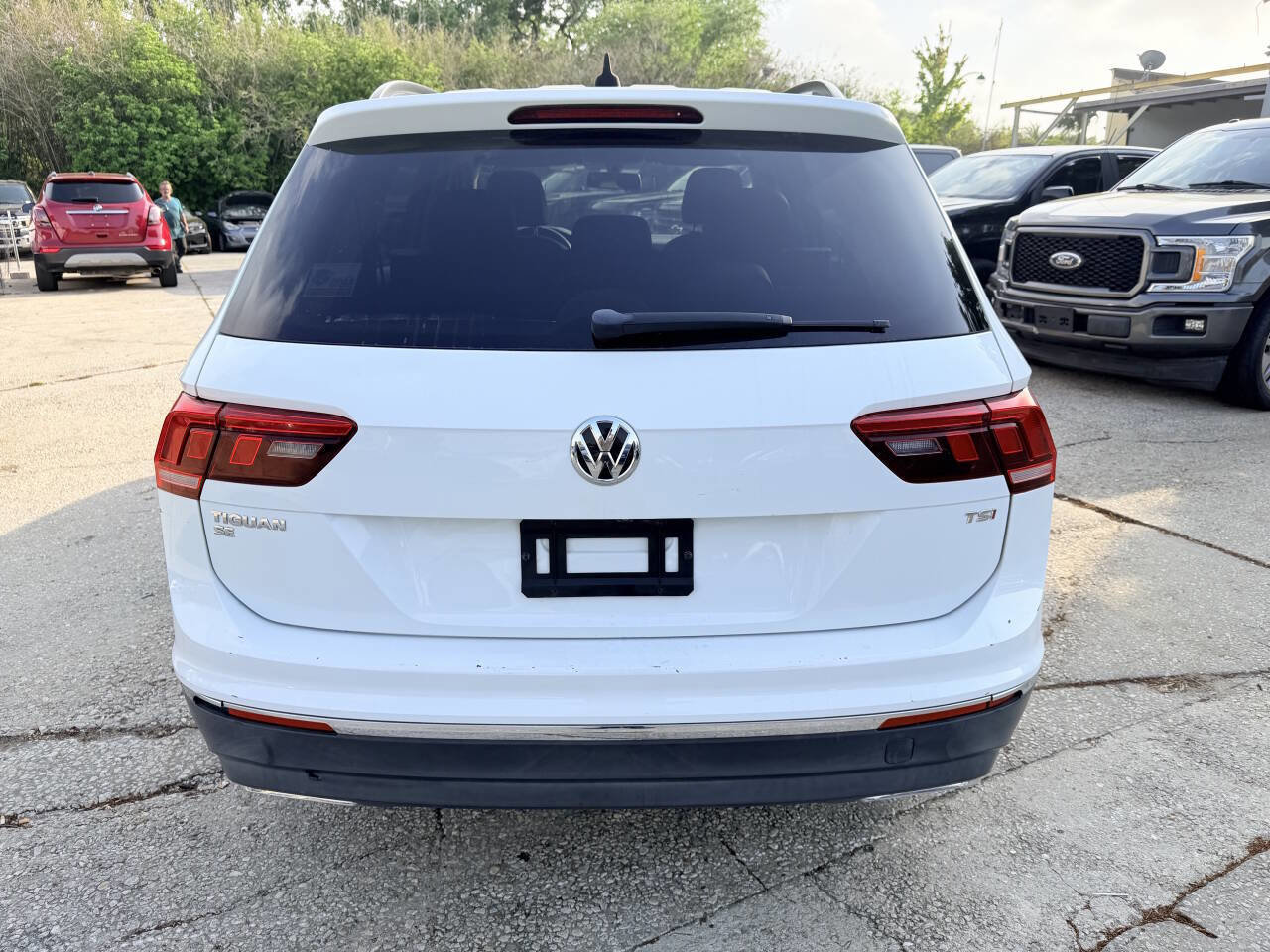 Used 2018 Volkswagen Tiguan SE FWD image 6