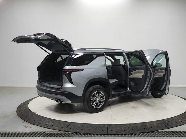 Used 2025 Chevrolet Traverse LT FWD image 15