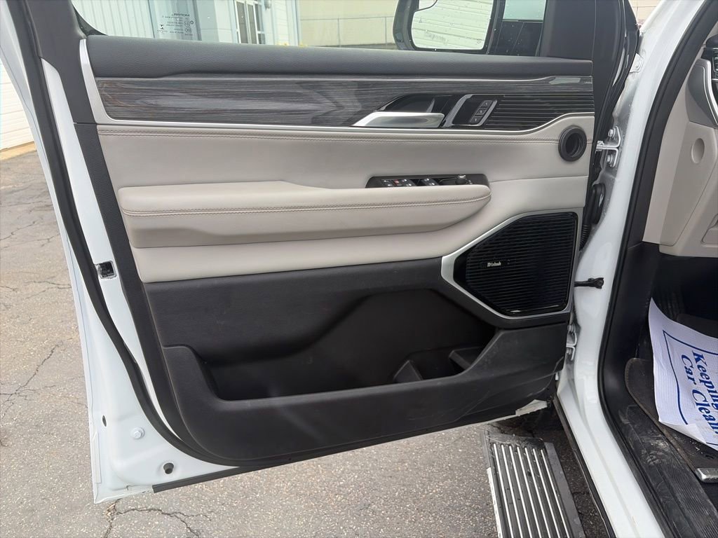 Used 2022 Jeep Wagoneer Series III w/ Premium Group I image 14