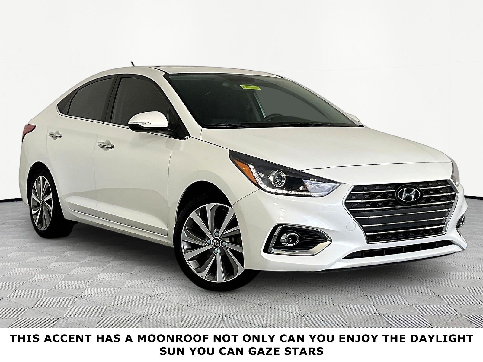 Used 2022 Hyundai Accent Limited FWD image 3