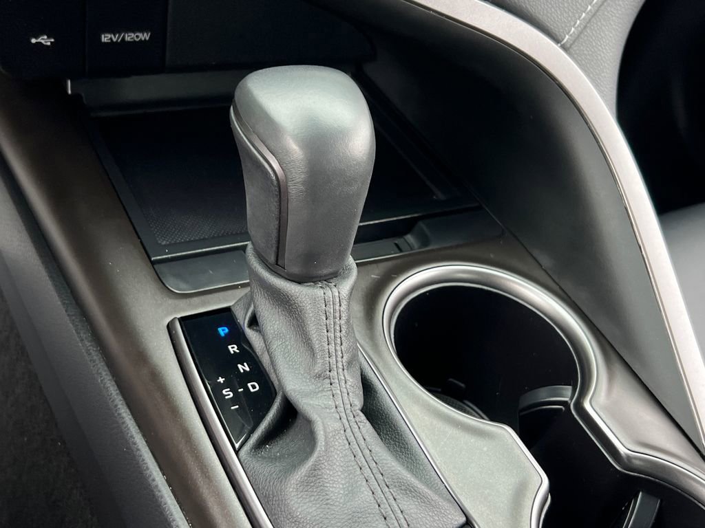 Used 2024 Toyota Camry SE image 25