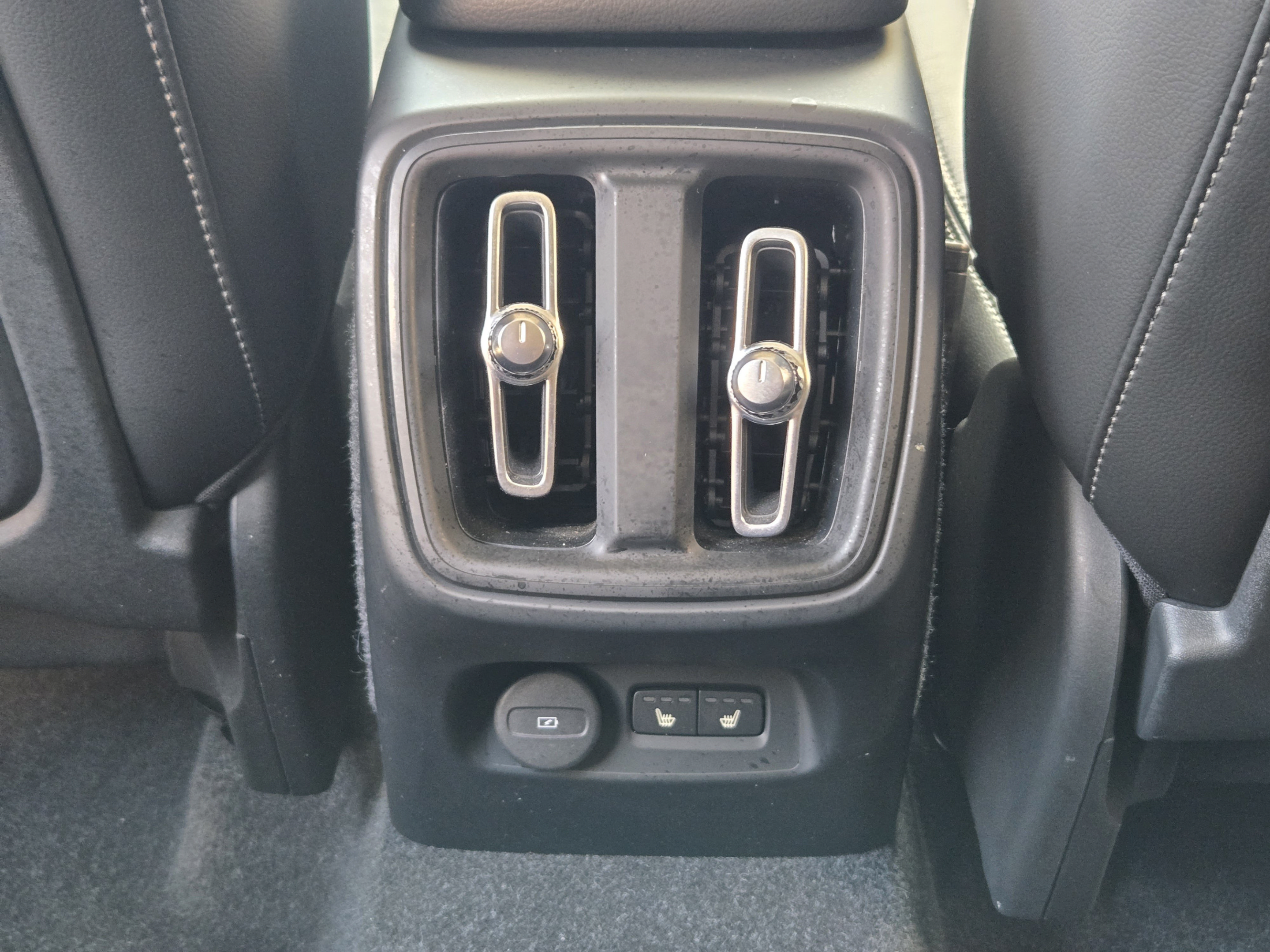 Used 2023 Volvo XC40 B4 Plus w/ Protection Package Premier FWD image 30