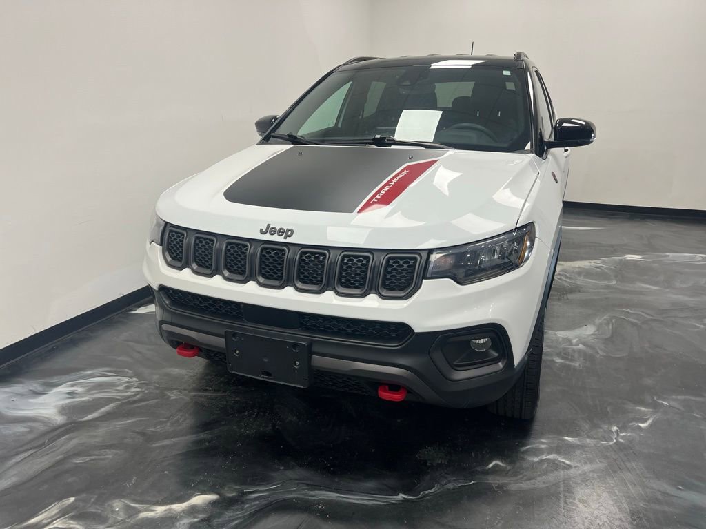 Used 2023 Jeep Compass Trailhawk image 3