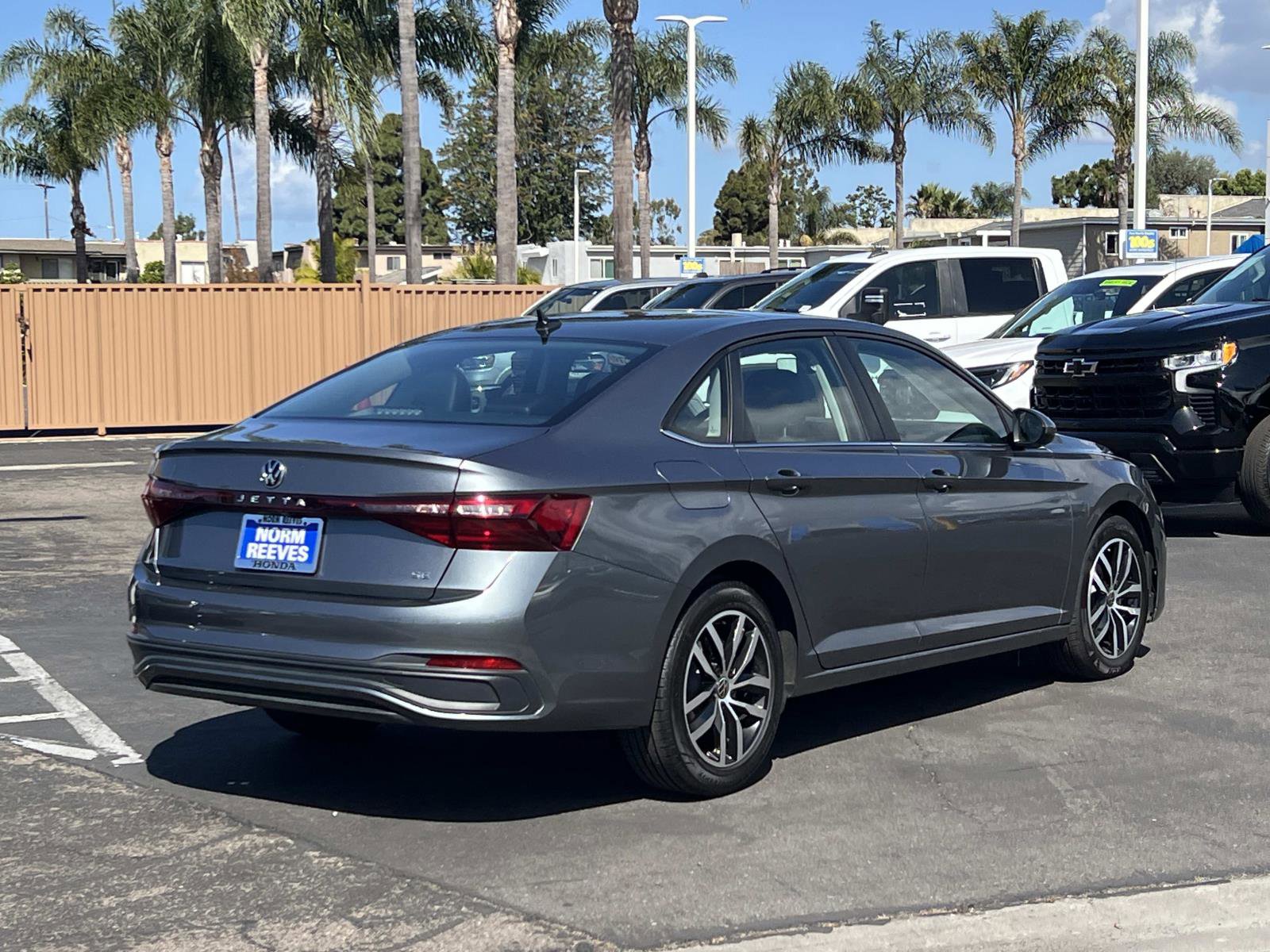 Used 2025 Volkswagen Jetta SE FWD image 24