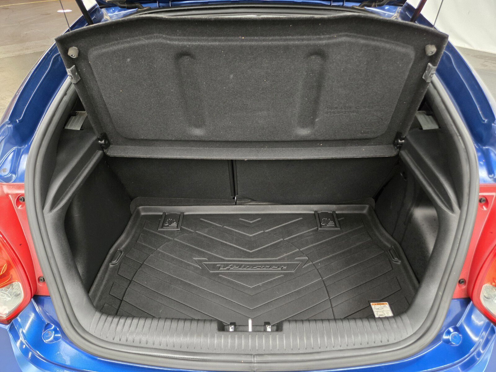 Used 2015 Hyundai Veloster FWD image 10