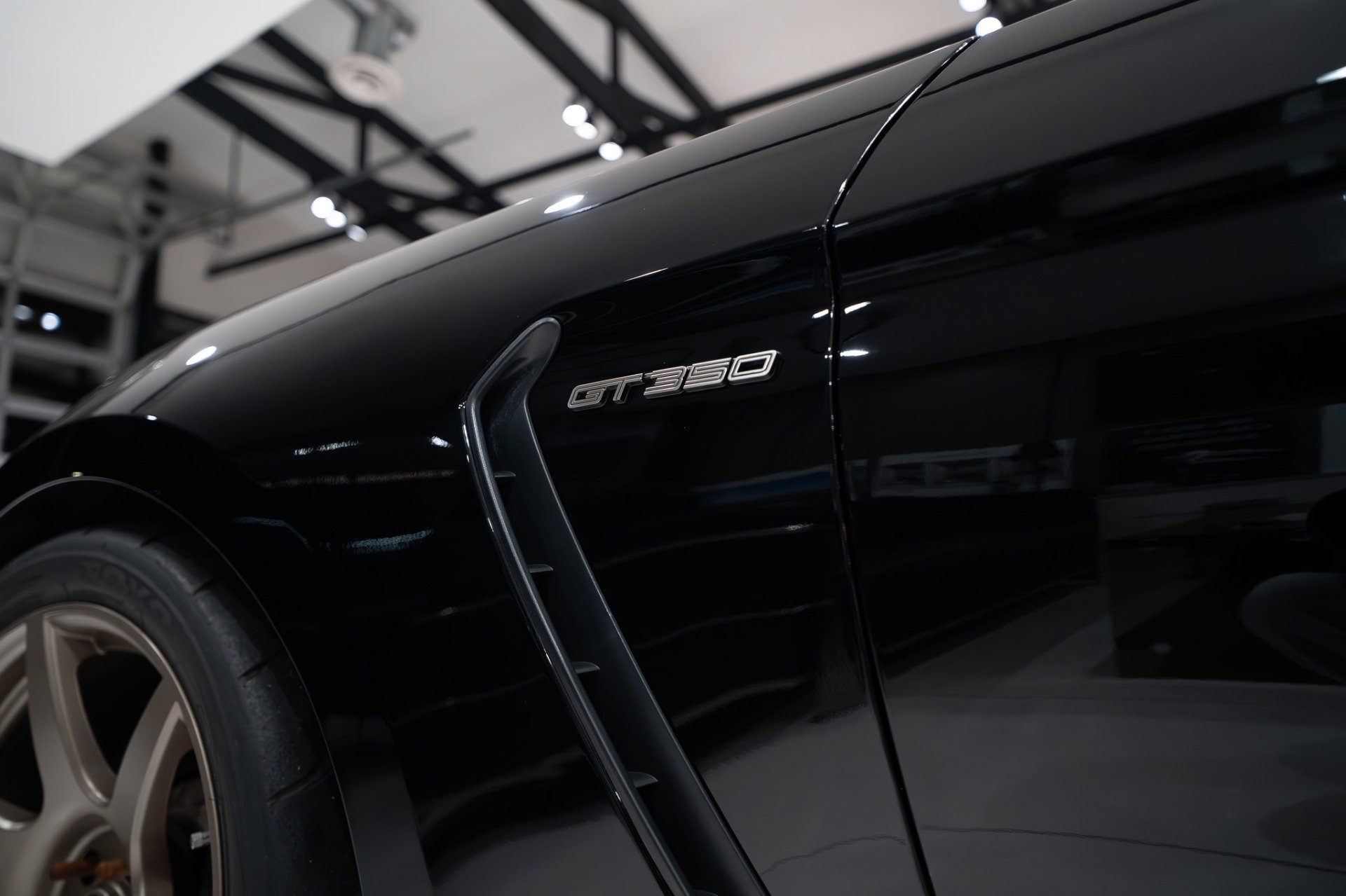 Used 2019 Ford Mustang Shelby GT350R w/ GT350R Equipment Group 920A RWD image 39