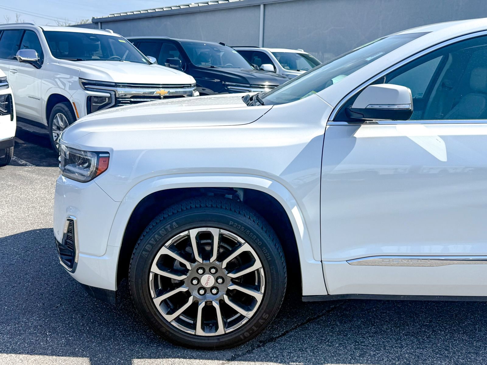 Used 2020 GMC Acadia Denali w/ Technology Package AWD/4WD image 9