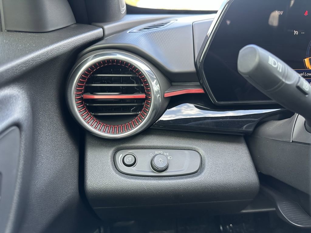 New 2026 Chevrolet Trax RS w/ Sunroof Package image 31