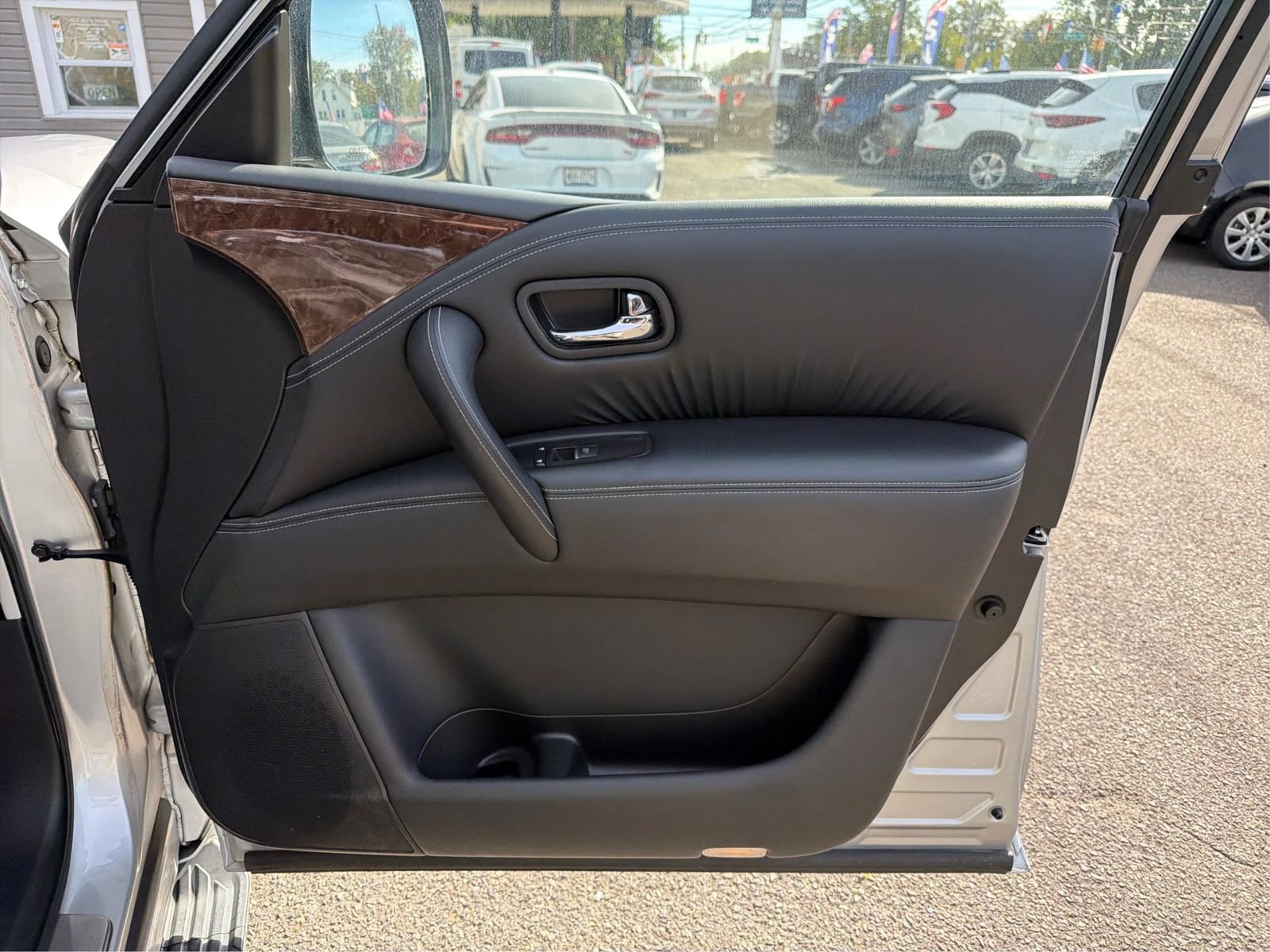 Used 2016 INFINITI QX80 4WD w/ All Season Package image 23
