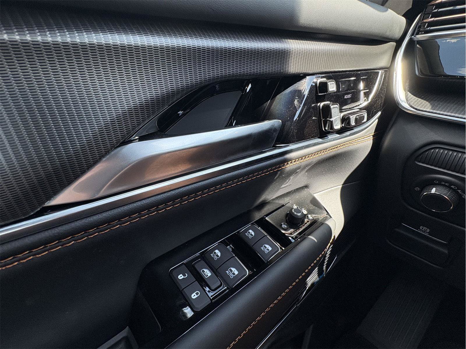 New 2026 Jeep Grand Wagoneer L Summit AWD/4WD image 18