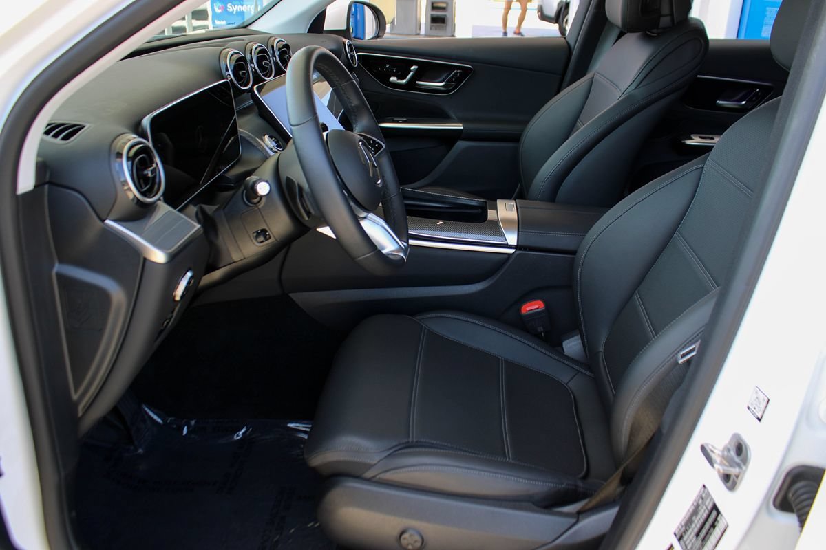 Used 2025 Mercedes-Benz GLC 350e 4MATIC image 15