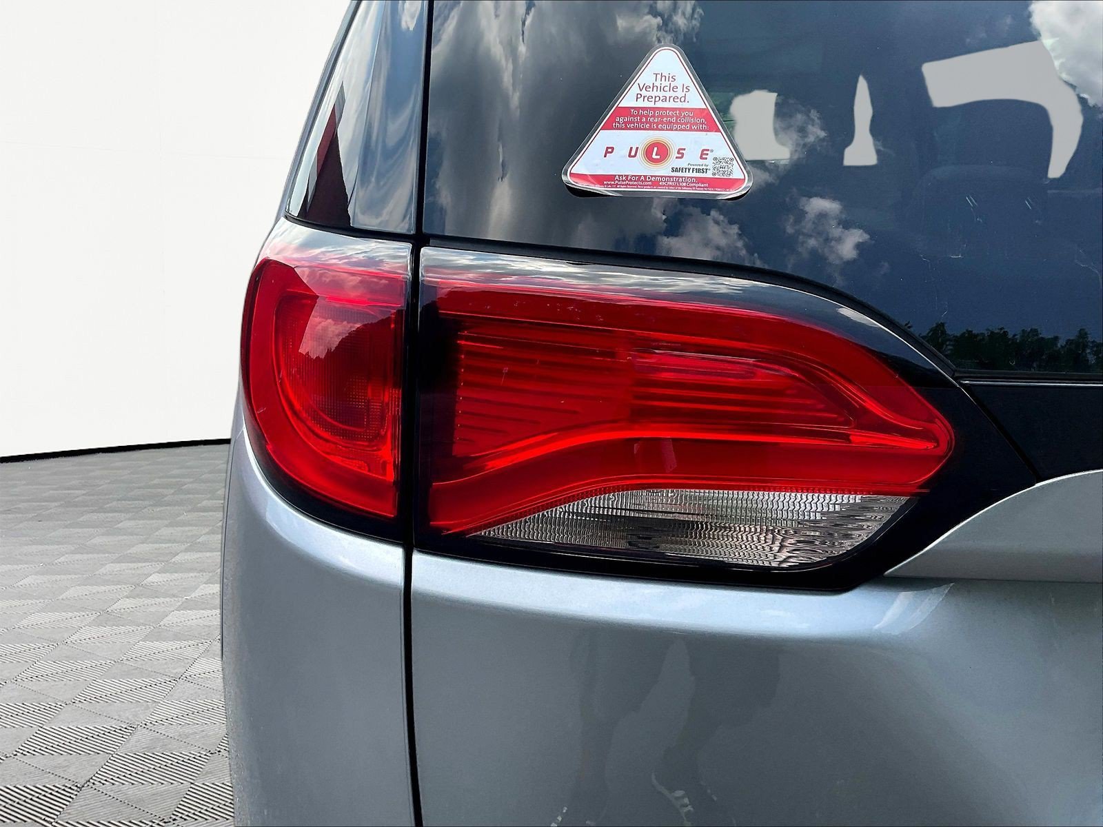 Used 2020 Chrysler Pacifica Limited FWD image 8