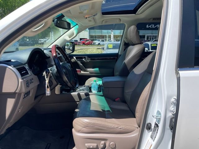 Used 2017 Lexus GX 460 Premium w/ Premium Package AWD/4WD image 10