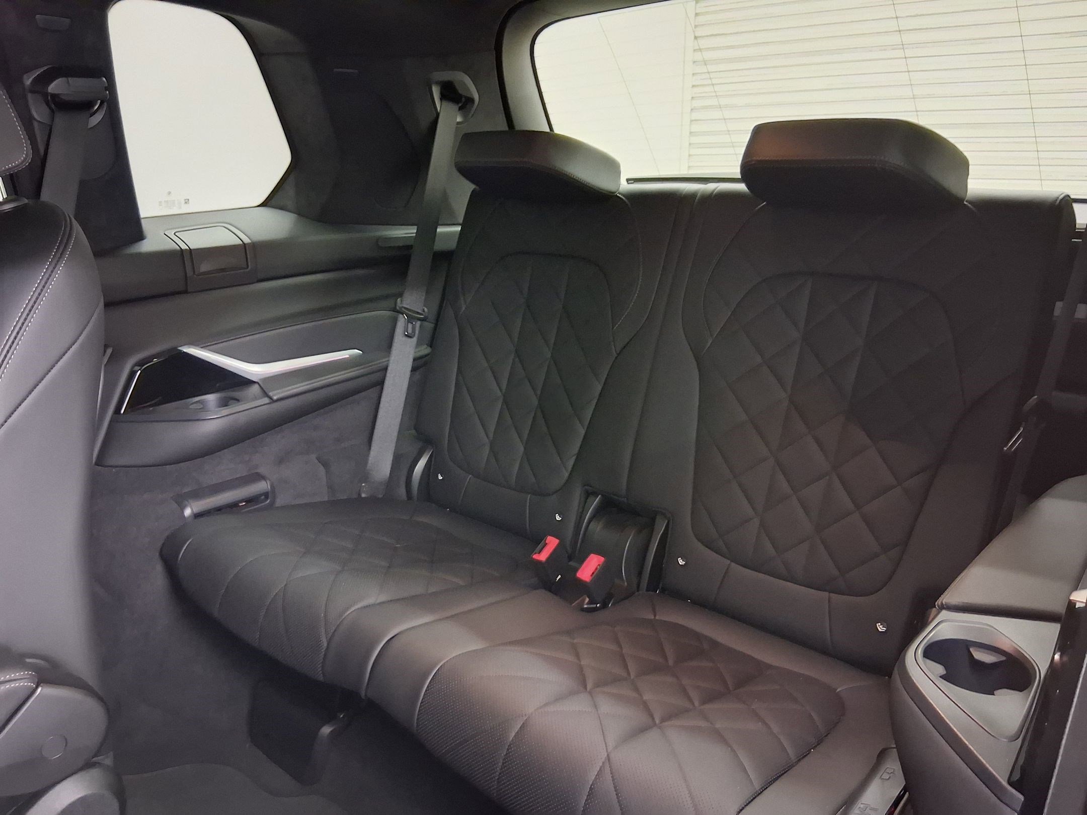 Used 2023 BMW X7 xDrive40i w/ M Sport Package image 29