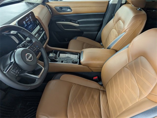 Used 2023 Nissan Pathfinder Platinum image 11