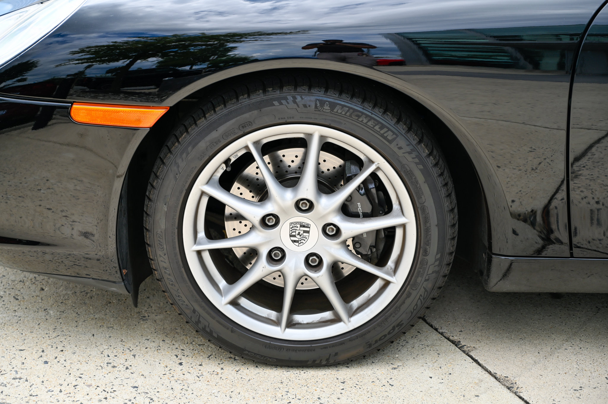 Used 2004 Porsche 911 Carrera RWD image 9