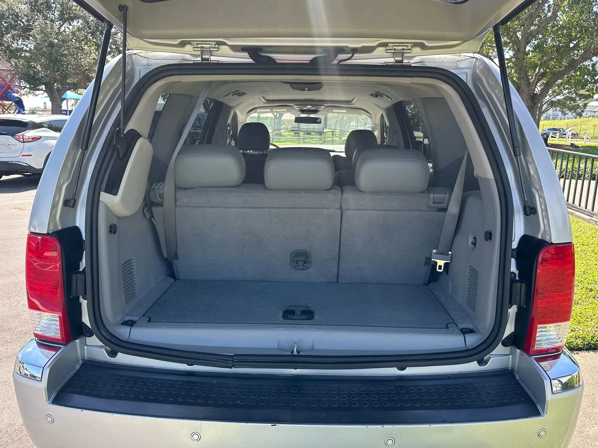 Used 2007 Chrysler Aspen Limited w/ PWR Convenience Group image 11