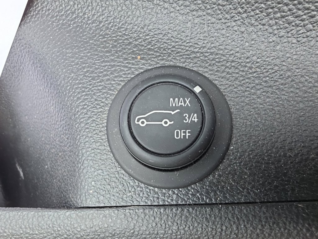 Used 2020 Buick Envision Essence w/ LPO, Cargo Package FWD image 27