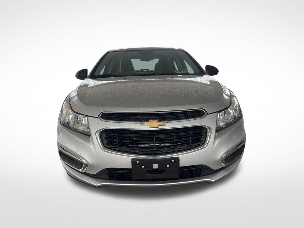 Used 2015 Chevrolet Cruze LS FWD image 2
