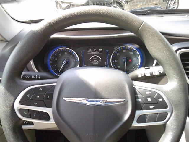 Used 2018 Chrysler Pacifica Touring Plus image 7