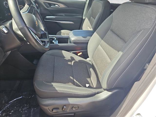 Used 2025 Chevrolet Traverse LT image 16