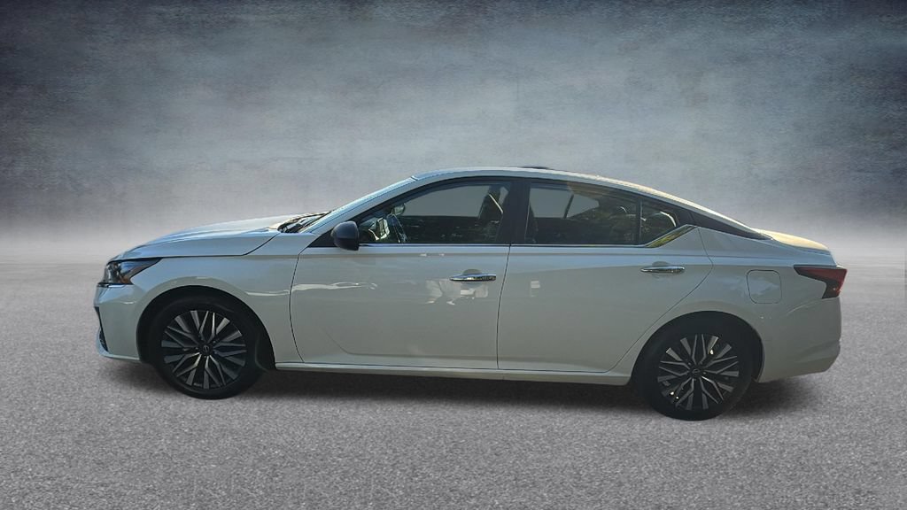 Used 2025 Nissan Altima 2.5 SV FWD image 7
