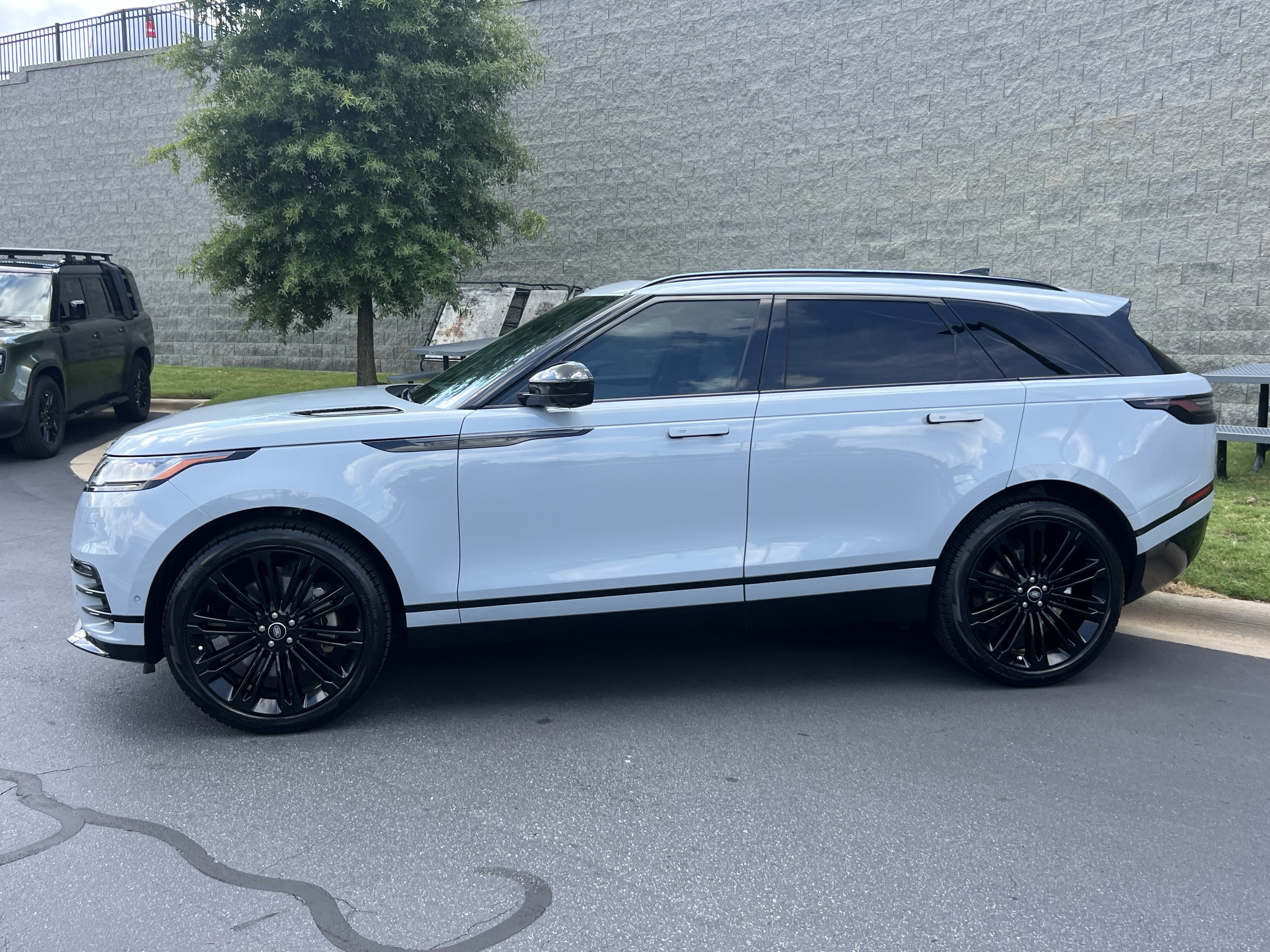 Certified 2026 Land Rover Range Rover Velar Dynamic SE AWD/4WD image 4