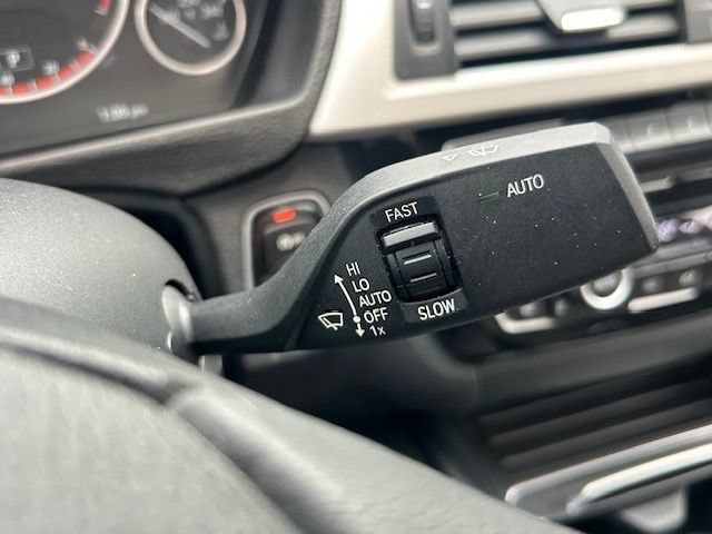 Used 2018 BMW 320i xDrive Sedan AWD/4WD image 29