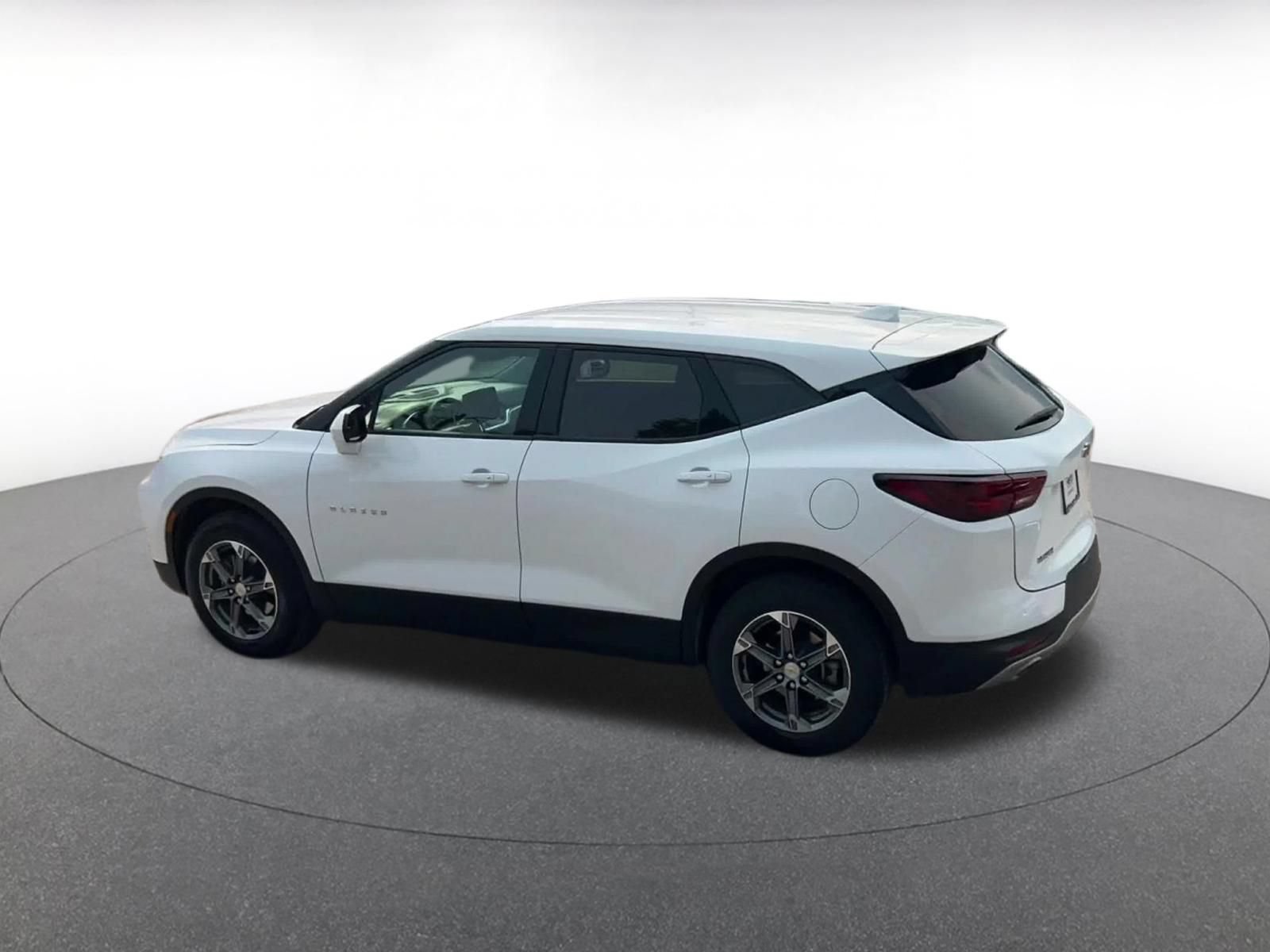 Used 2025 Chevrolet Blazer LT FWD image 9