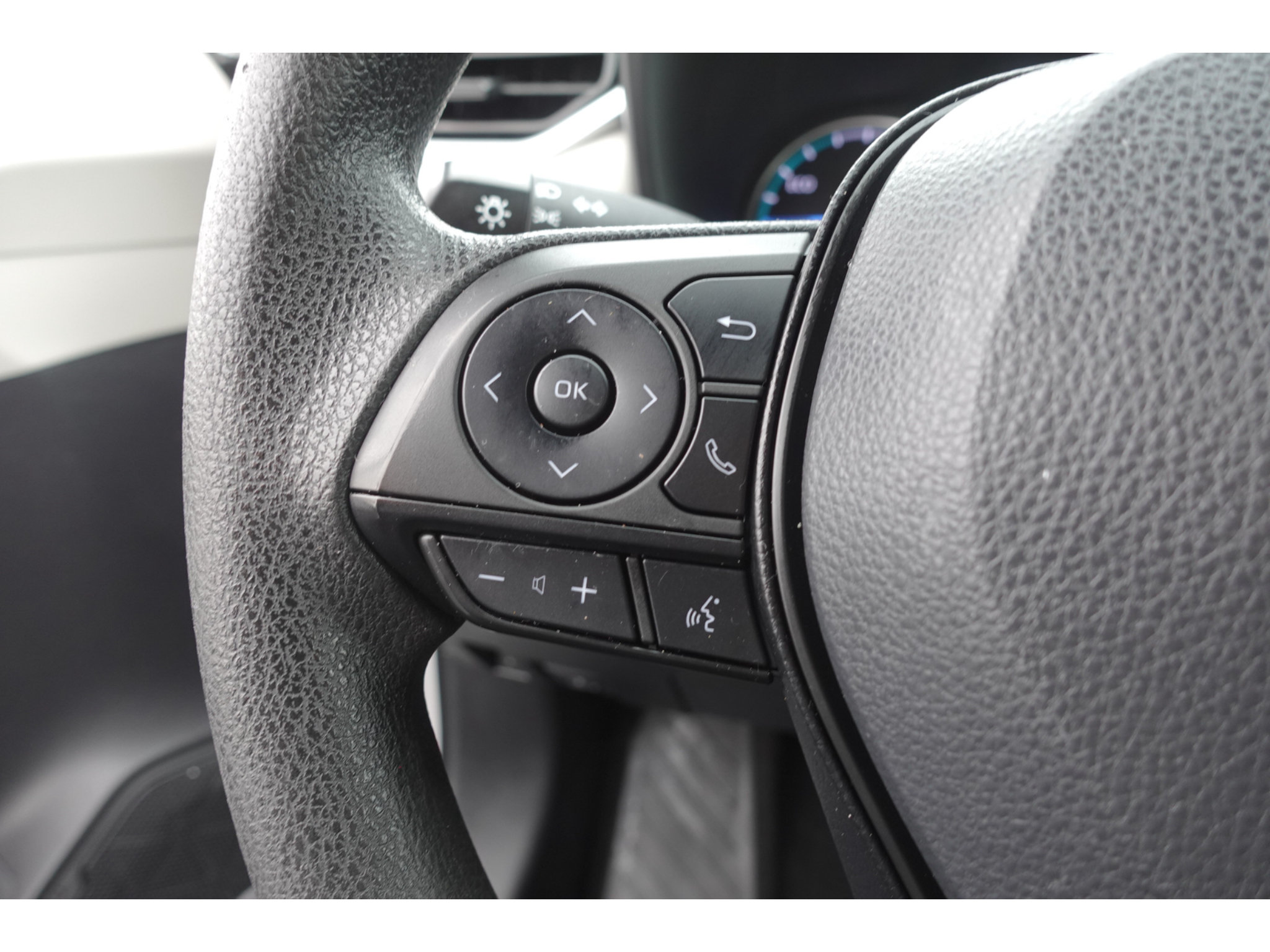Used 2022 Toyota RAV4 XLE w/ Convenience Package AWD/4WD image 14