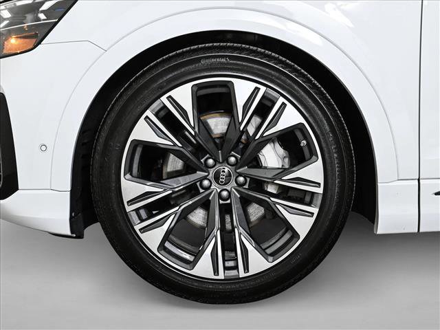 Certified 2025 Audi Q8 Prestige w/ Prestige Package image 25