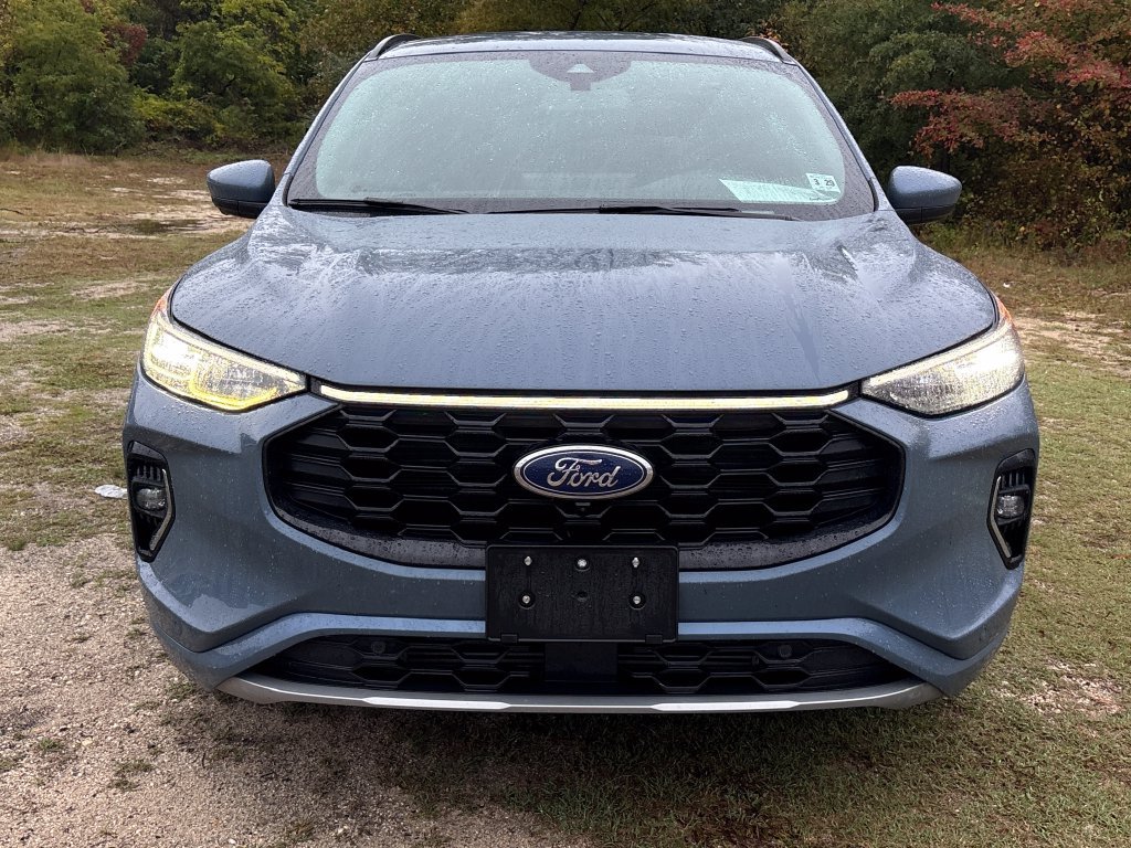 Certified 2023 Ford Escape ST-Line Elite AWD/4WD image 2