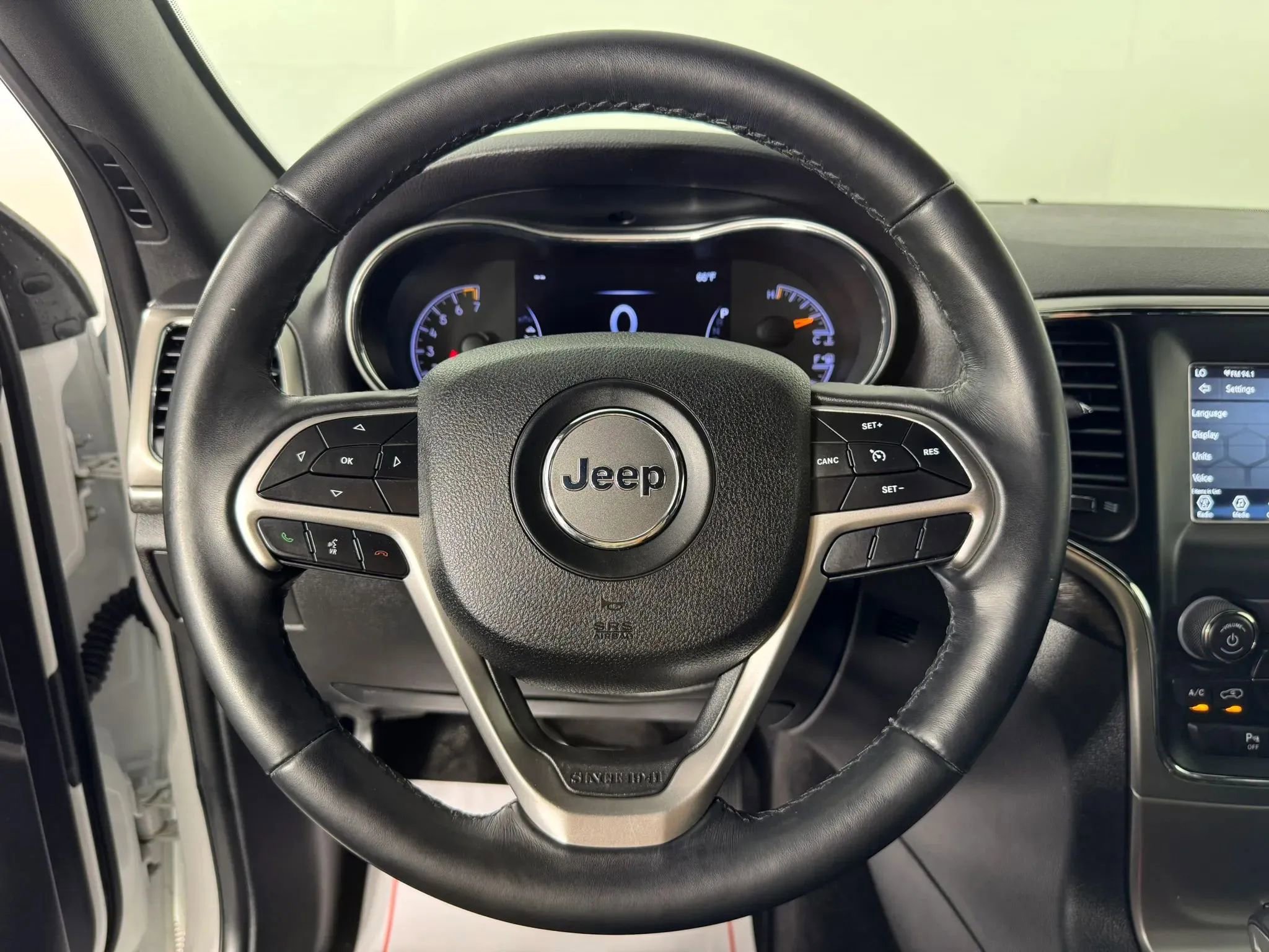 Used 2018 Jeep Grand Cherokee Laredo AWD/4WD image 13