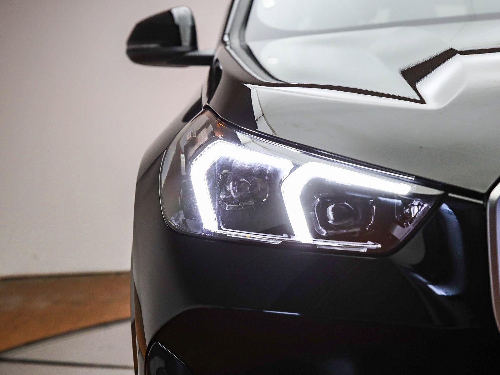 Used 2025 BMW X1 xDrive28i w/ Convenience Package image 5