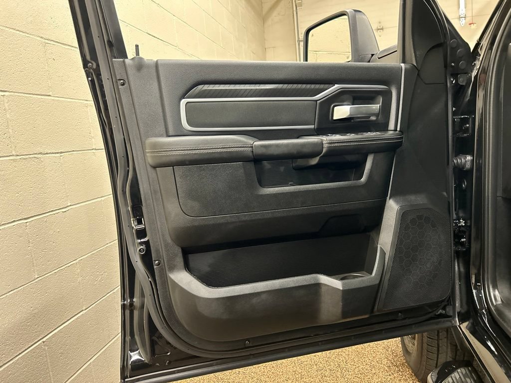 Used 2025 RAM 3500 Big Horn AWD/4WD image 13