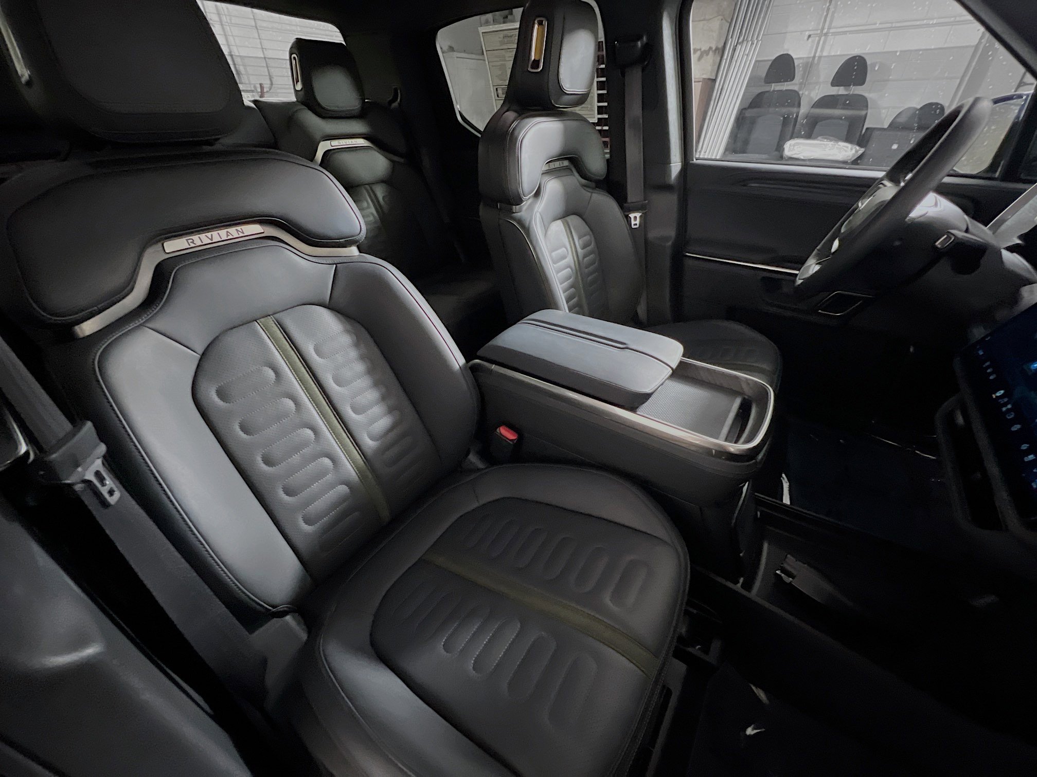 Used 2023 Rivian R1T Adventure image 28