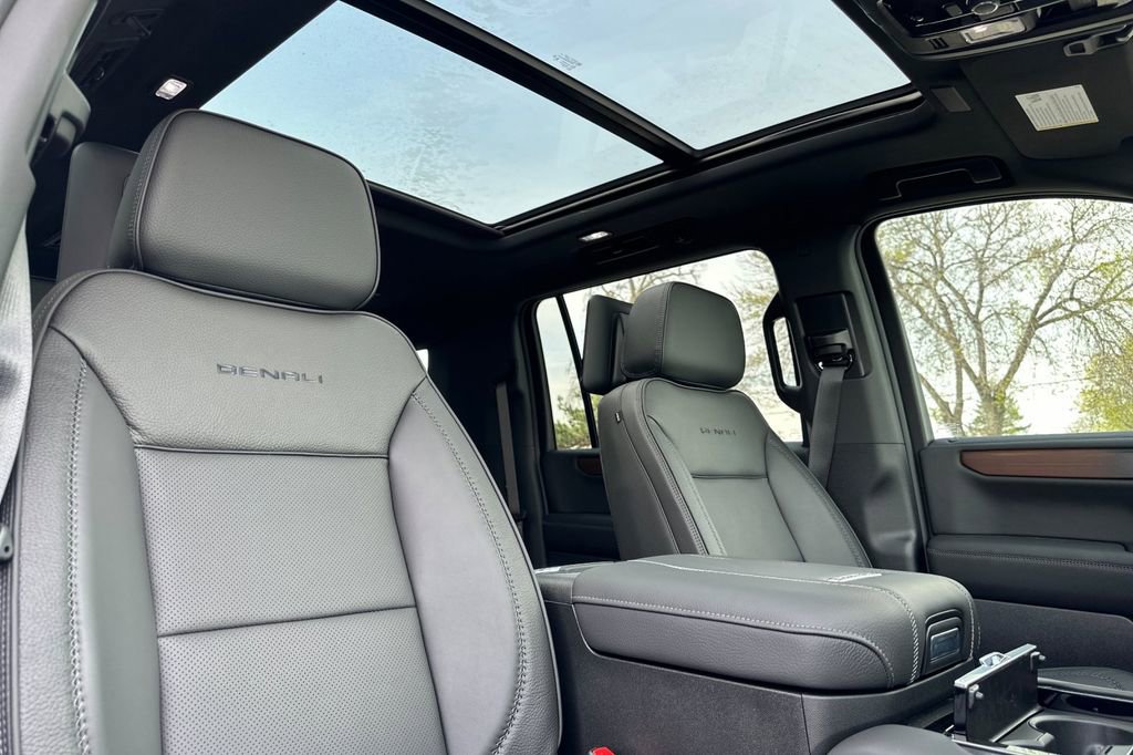 New 2026 GMC Yukon XL Denali w/ Advanced Technology Package AWD/4WD image 19