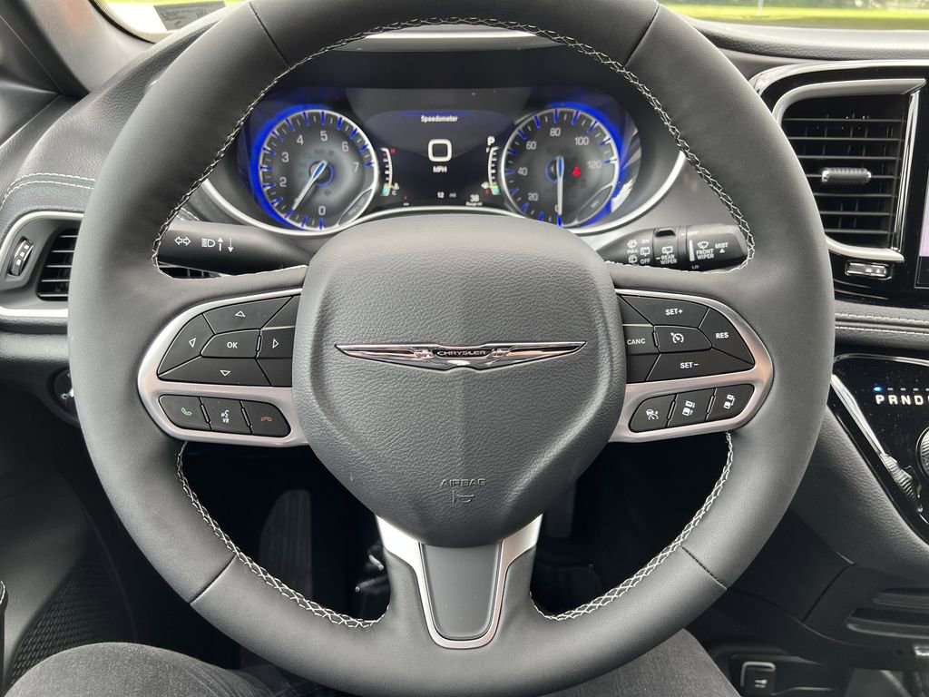 New 2026 Chrysler Pacifica Select image 11