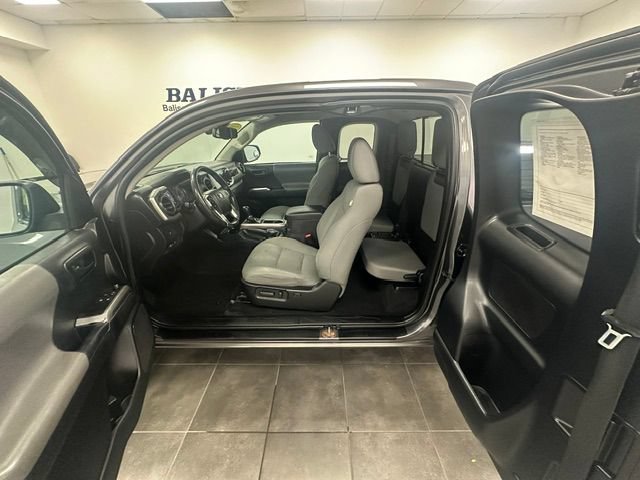Used 2021 Toyota Tacoma SR5 w/ Blackout Package (TMS) AWD/4WD image 16
