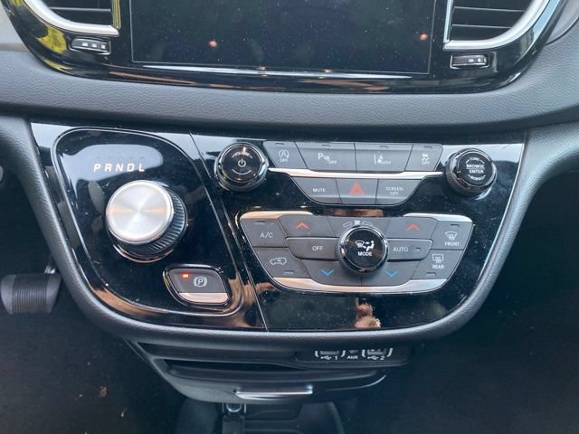 Used 2025 Chrysler Pacifica Select FWD image 19