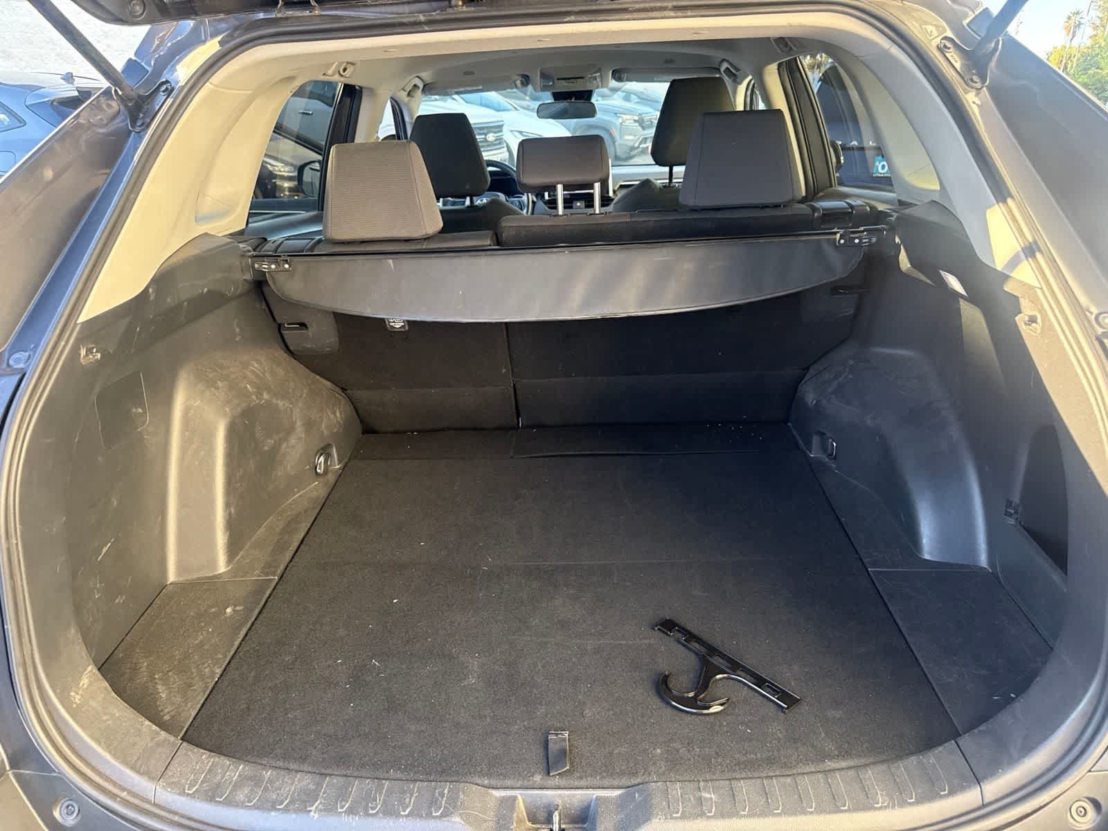 Used 2025 Toyota RAV4 XLE FWD image 16
