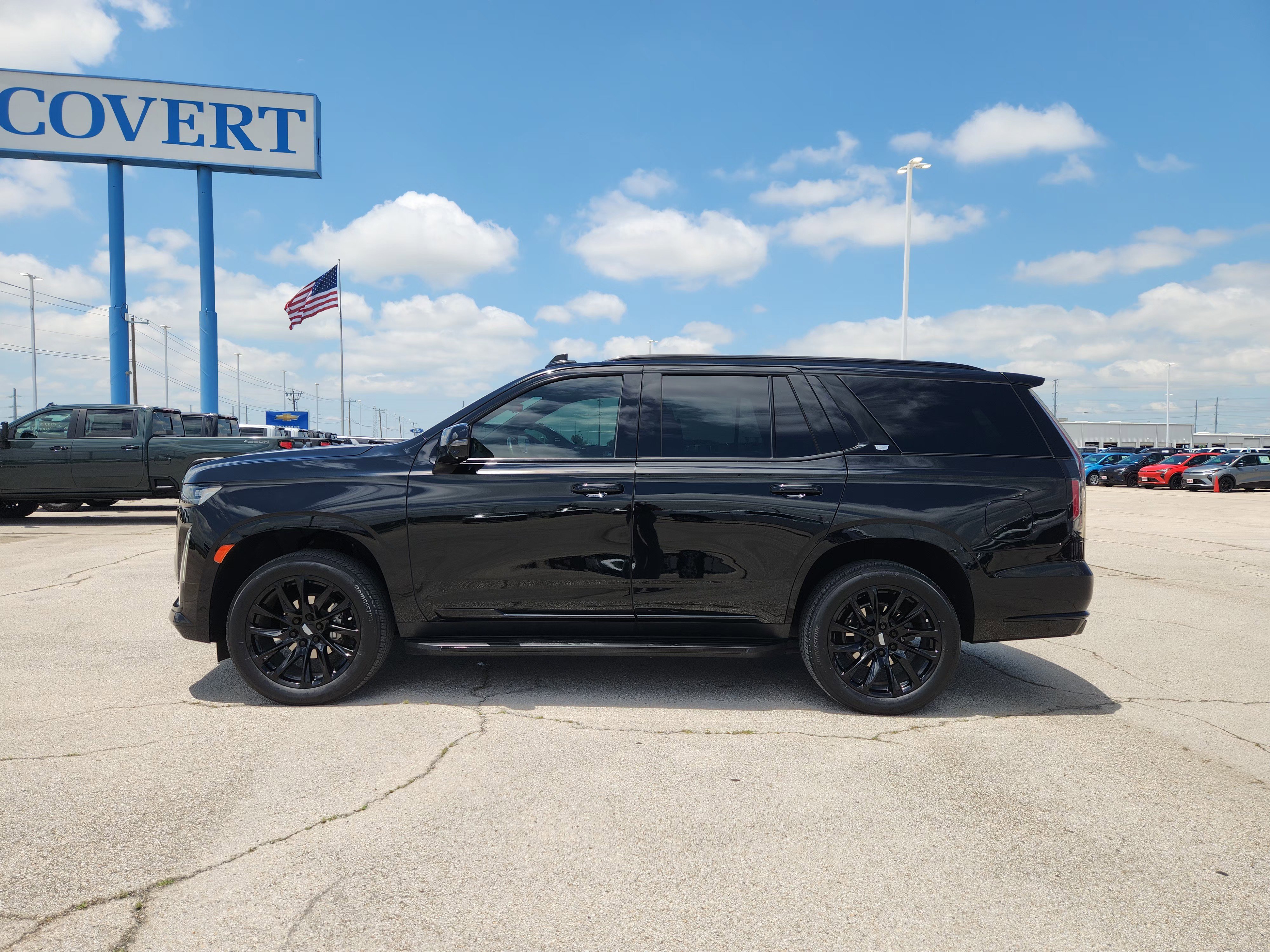 Used 2023 Cadillac Escalade Sport w/ LPO, ONYX Package RWD image 4