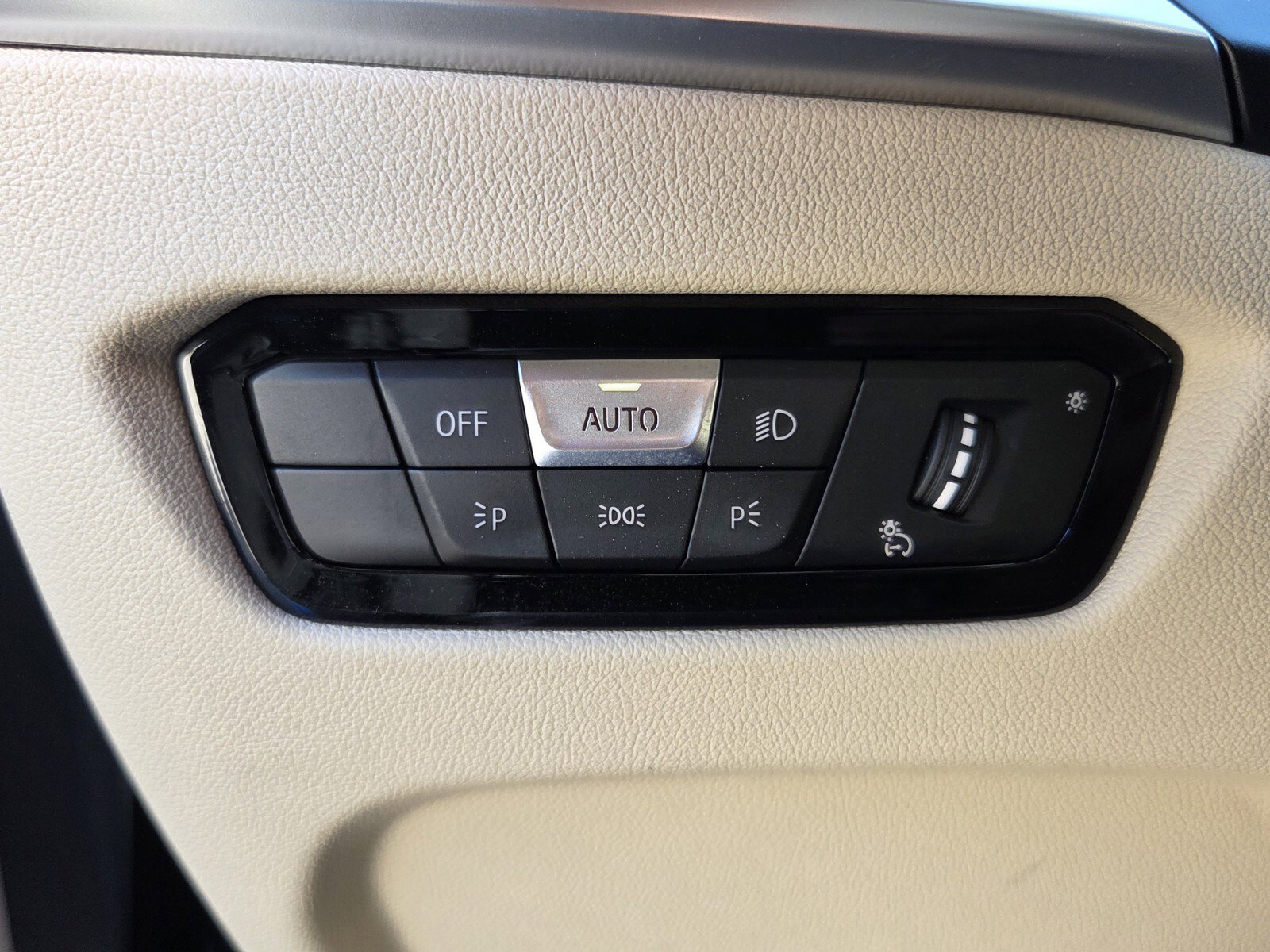 New 2026 BMW 430i Coupe w/ Parking Assistance Package image 21